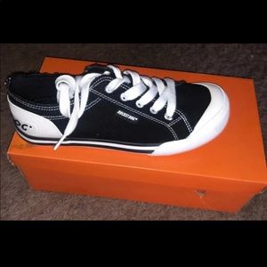 New Rocket Dog Women’s Sneakers Size 7.5